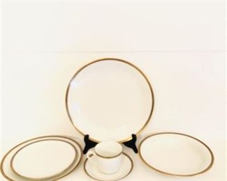 Lot 345
Vintage Kahla Porcelain GDR 6 Piece Place Setting (1 of 12)