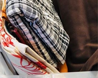 Lot 412
Lot of Remnant Fabric