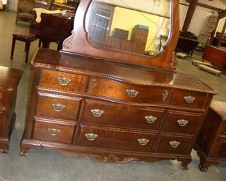 PART OF 4 PC BEDROOM SET