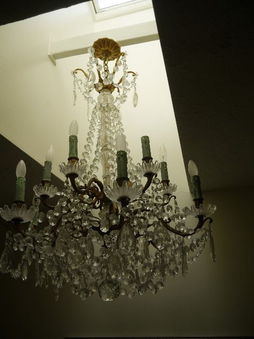 Gilded bronze and crystal chandelier