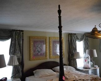 Henredon Four Post Bed - Great carving and quality solid mahogany - comes with mattress and other bedding that's on it