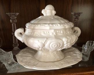 Soup tureen on platter