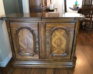 Drexel buffet.  PRISTINE!  The back of this piece is finished as well.