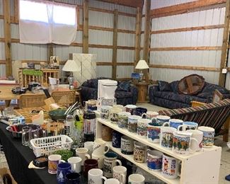 Kitchen ware, mugs, pots/pans