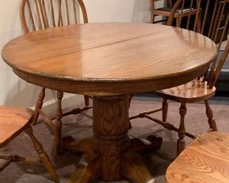 $300 - Round Oak Dining Table & 4 Spindle Back Chairs (41" Dia x 29.5" H) 