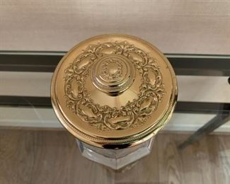 (view of lid)