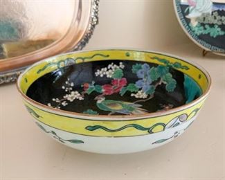 $125 - Chinese Export Porcelain Phoenix Bowl