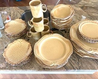 French pottery dinnerware, 44 pieces 