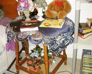 maple table available