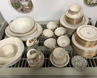 Complete Lenox set service for 12