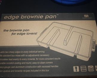 BRAND NEW EDGE BROWNIE PAN