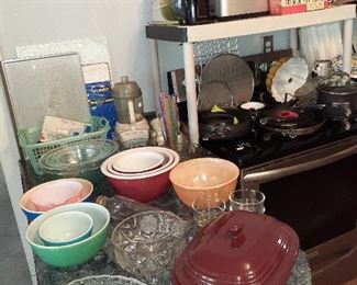 Pampered Chef dutch oven, Corelle mixing stoneware set in red, Pyrex clear glass mixing bowl 5 piece set