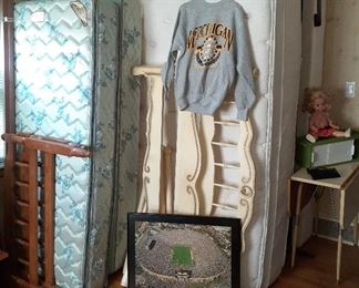 King and twin beds, UofM