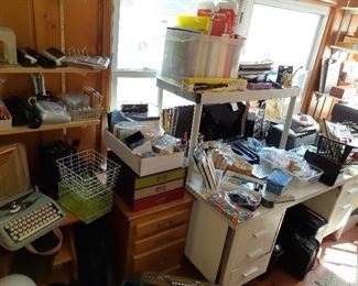 vintage typewriter, office desk, office supplies