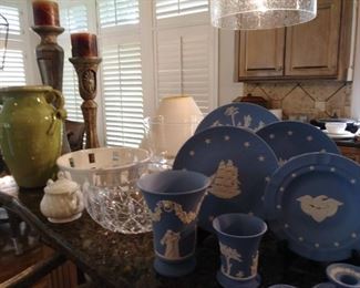 Wedgewood plates & other items
