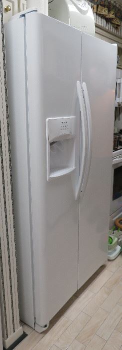 Frigidaire refrigerator - 1 year old
