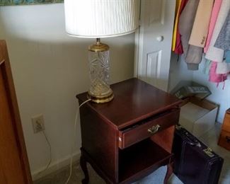pair new Broyhill nightstands with lamps