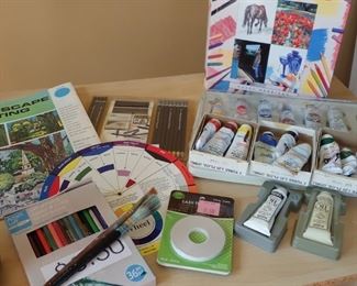 OIL PAINTS / BRUSHES - PENCILS