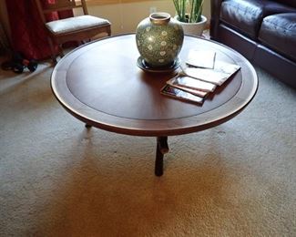 ROUND COFFEE TABLE