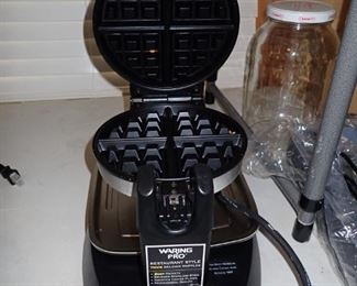 WARING PRO WAFFLE MAKER