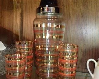 SHAKER AND MATCHING GLASSES