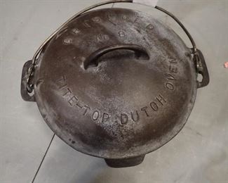 GRISWOLD DUTCH OVEN