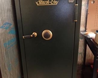 STACK-ON GUN SAFE