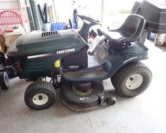 CRAFTSMAN RIDING LAWN MOWER - 42" CUT WITH LEAF COLLECTOR