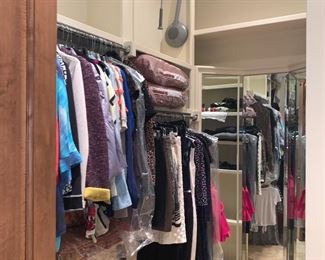 High end women’s clothes size 6
Shoe size 6