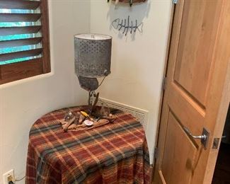 Minnow bucket lamp with lures