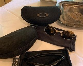 New Oakley sunglasses in perfect shape with case