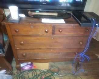 Claw foot cedad buffet