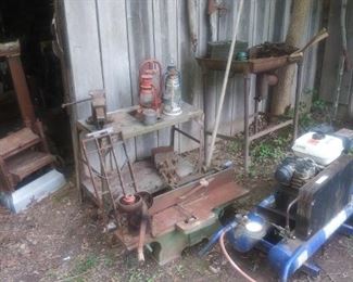 EVERYTHING IN PICTURE IS FOR SALE
10 inch joiner. 20 horse dual tank air compressor. Two oil lamps. A bed for a forge. Their is also a set of bellows that can go along with it.