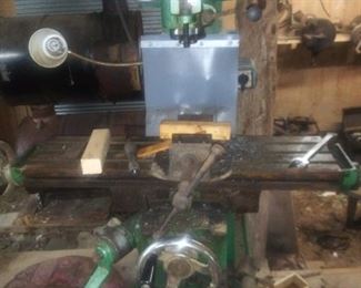 Grizzly metal milling machine