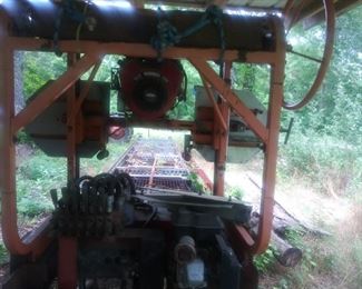 Norwood hydraulically operated sawmill saws 18 to 20ft logs width of cut 18 inches round