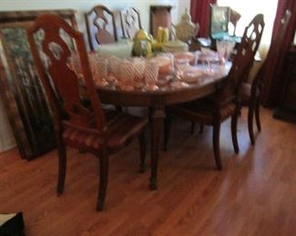 Dining room table 6chairs/2leaves
