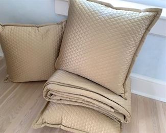 Queen Size Bedding Set - $50 - Pillows measure 23" x 23"