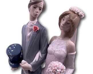 Large Lladro Bride and Groom. Bidding ends at 3 p.m. on 7-20-2020. Register at https://auctions.mlestatesales.com. Don't forget to check out our other auctions too!