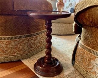 Solid Mahogany Twist Pedestal Base Table  (heavy for size)
