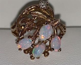 10 KT Opal & Diamond Ring