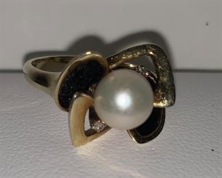 14 KT Pearl & Diamond Ring
