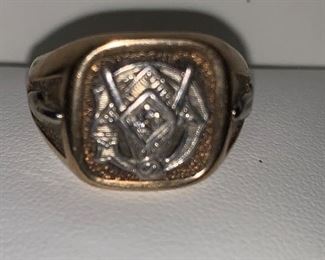 10 KT Masonic Ring with Diamond