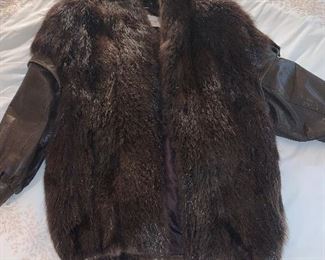 LEATHER & FUR, REMOVABLE SLEEVES