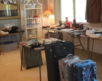 Luggage, candles, umbrellas, sock, gloves, sweaters, frames and belts.