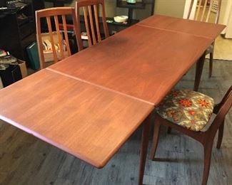 Pulls out with leaves