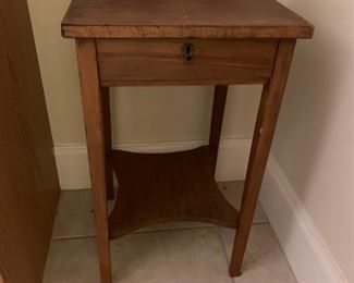 Nice vintage oak side table with one drawer. 