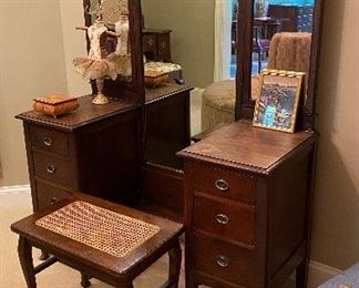 Vintage dressing table w/bench $95