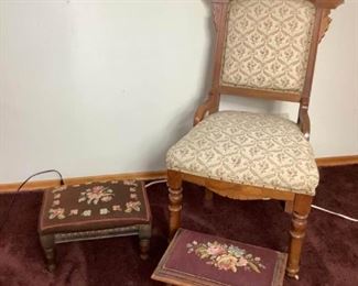 BA710 Chair and Ottomans
