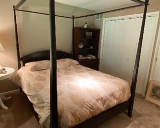 Queen size black poster bed - EXCELLENT