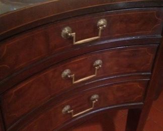 Curved drawers on either end